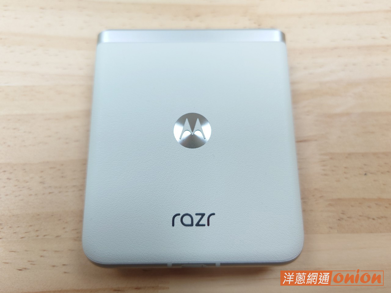 Motorola razr 40 奈米皮背蓋