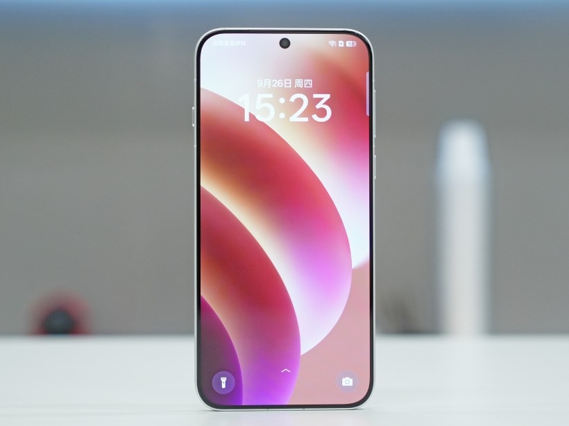 OPPO Find X8 搭載平面螢幕